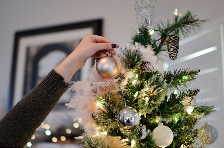 How To Buy an Artificial Christmas Tree for an Unforgettable New Year’s Celebration
